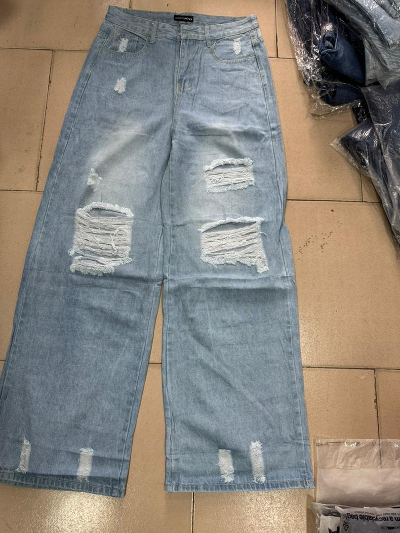 Ripped light blue boyfriend jean 1005