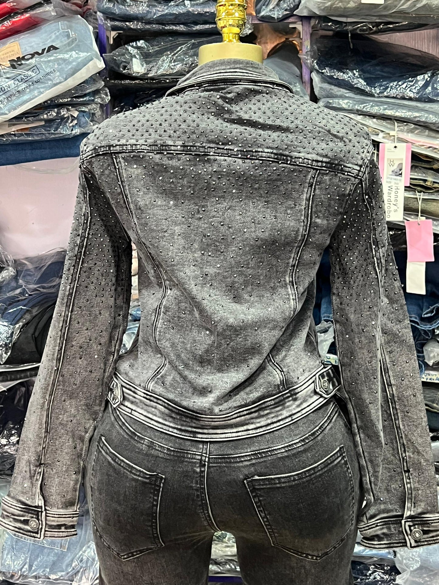 Cropped black jacket with stone