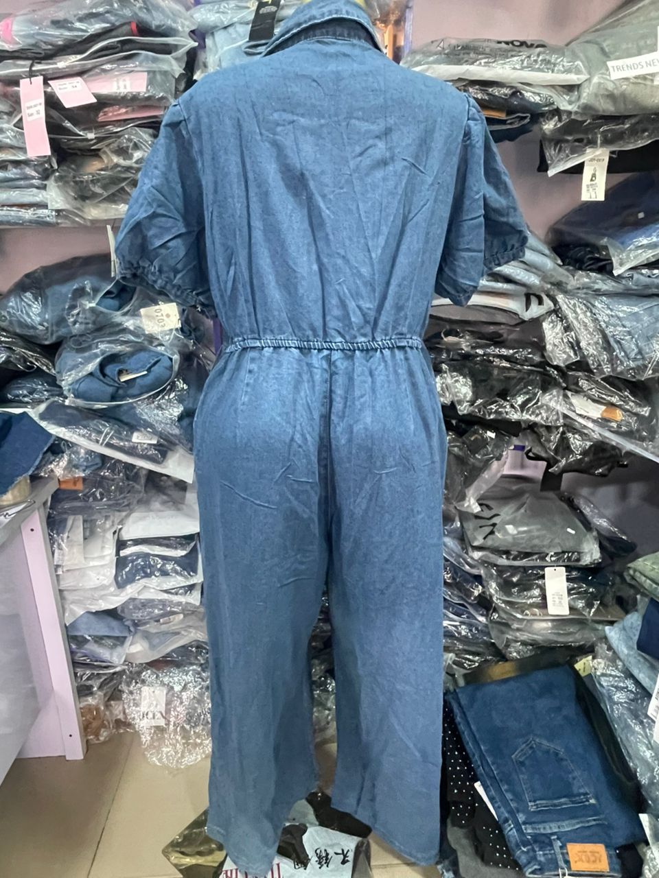 She in jumpsuit 140654